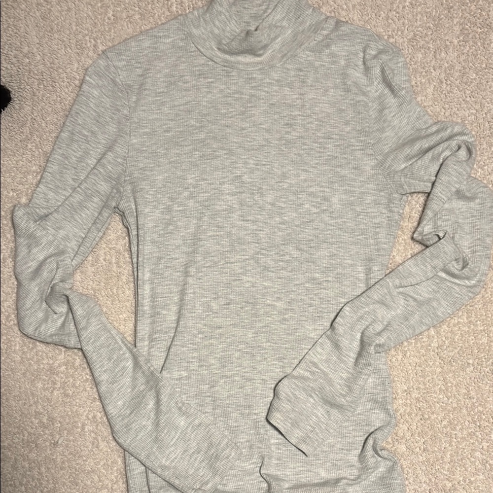 Abercrombie & Fitch Light Gray Long Sleeve Tee